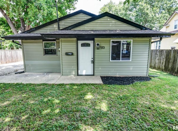 513 E OAK Street, Taylorville, IL 62568