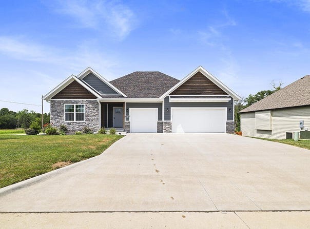 1403 E Hayloft Drive, Ozark, MO 65721