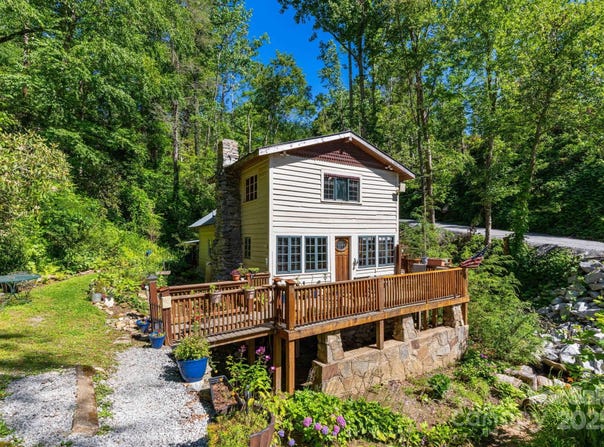 19 Hominy Branch Road, Hendersonville, NC 28792