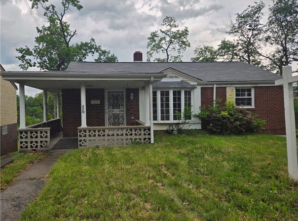 1161 Cox Pl, Lincoln Place, PA 15207