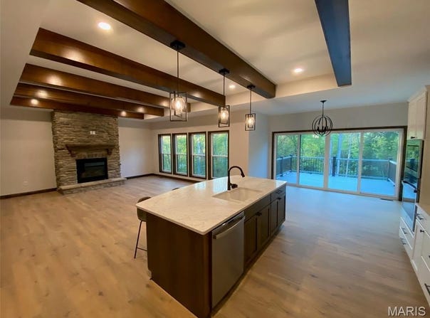 Nellies Ridge, Dow, IL 62022