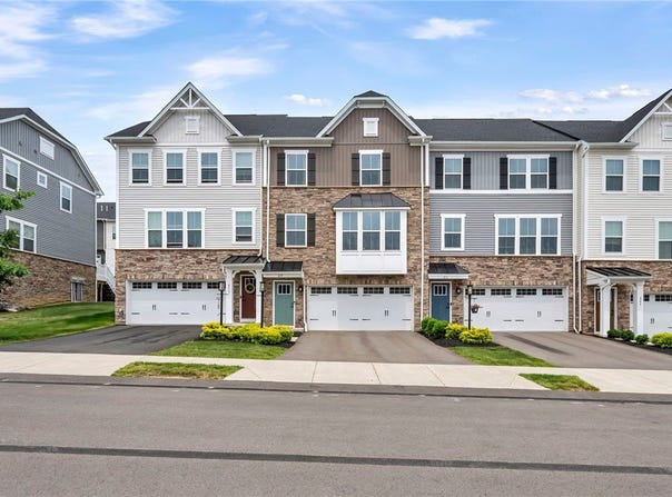 213 Cranesbill Dr, Mars, PA 16046