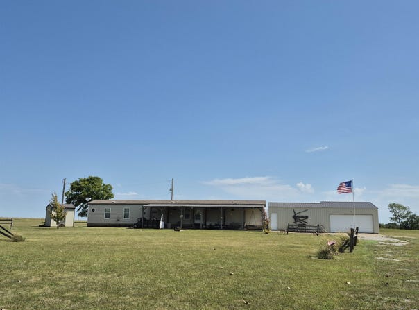 402 Eureka Lake, Eureka, KS 67045