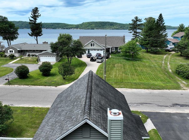 1483 Washington, Munising, MI 49862