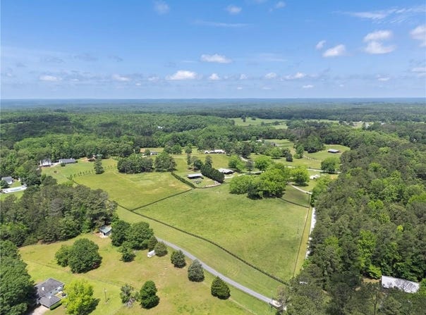 30 Farmstead Lane, Chattahoochee Hills, GA 30268