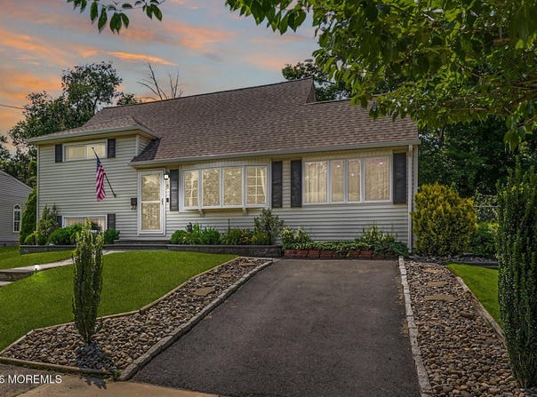 8 Bradford Road, East Brunswick, NJ 08816