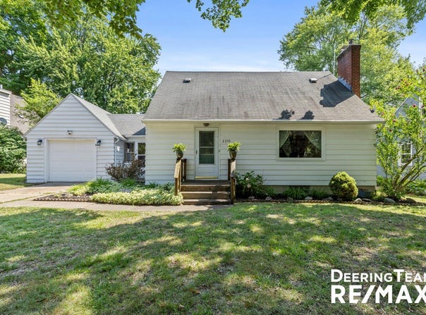 2233 Tremont Boulevard NW, Grand Rapids, MI 49504