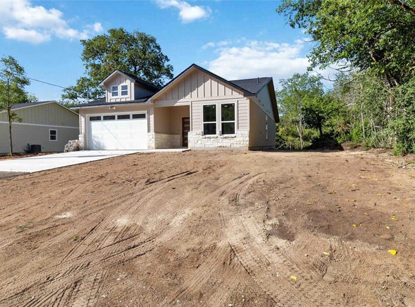 150 Palikea CT, Bastrop, TX 78602