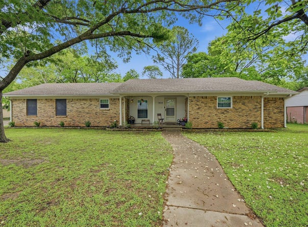 1914 Laurel Road, Gainesville, TX 76240