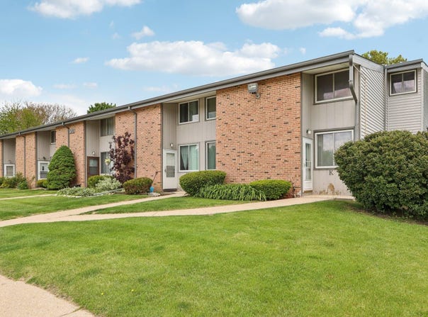 1518 Big Bend Rd, Waukesha, WI 53189