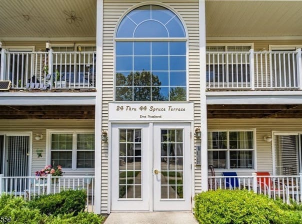 44 Spruce Ter, Mount Arlington Boro, NJ 07856