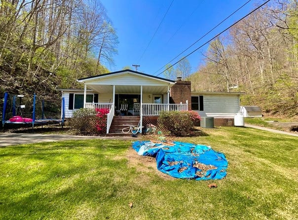 511 Hatfield Branch, McCarr, KY 41544