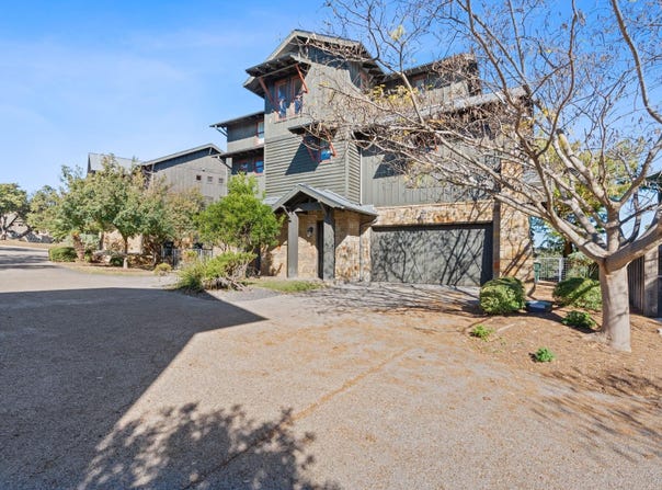 2208 Seabiscuit CV, Spicewood, TX 78669