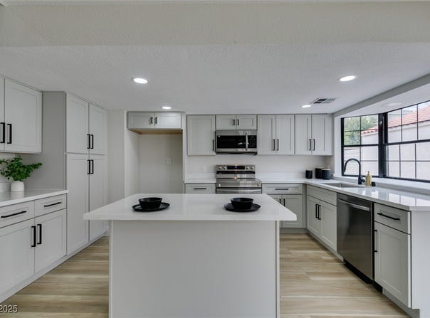 5151 Tennis Court, Las Vegas, NV 89120