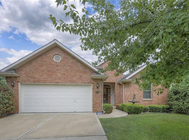 22513 E 33rd Street S, Blue Springs, MO 64015
