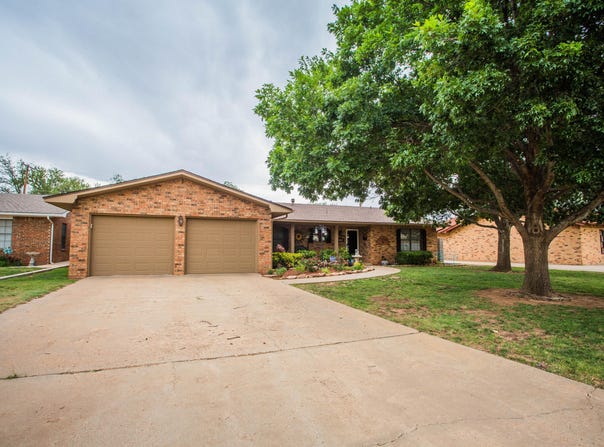 1304 Jefferson Drive, Plainview, TX 79072