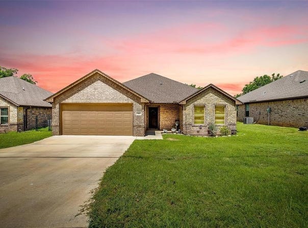505 N Avenue E, Springtown, TX 76082