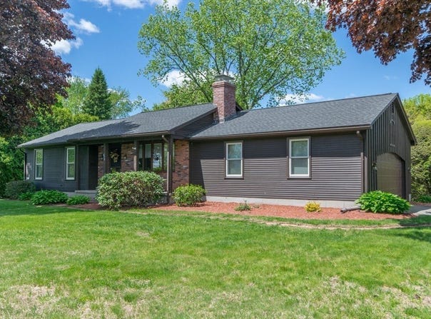 629 River Road, Agawam, MA 01001