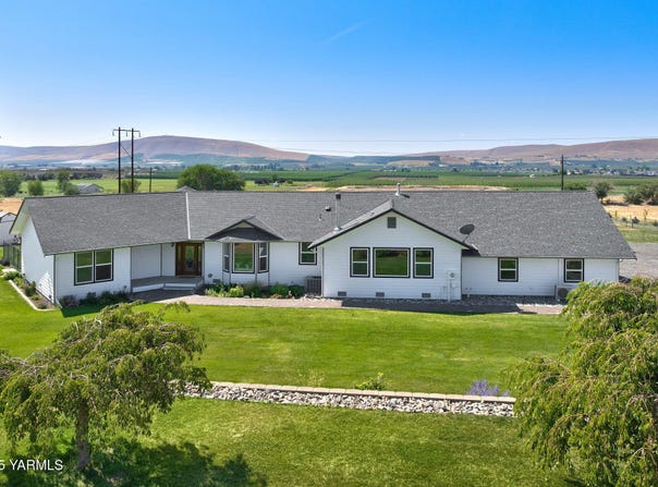 505 Faucher Rd, Moxee, WA 98936