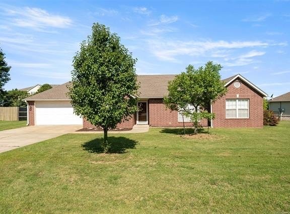 18950 S Canyon Creek Road, Claremore, OK 74017