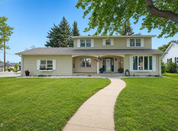1720 4th Avenue East, Williston, ND 58801