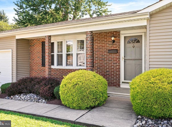 26 COMPTON WAY, HAMILTON, NJ 08690