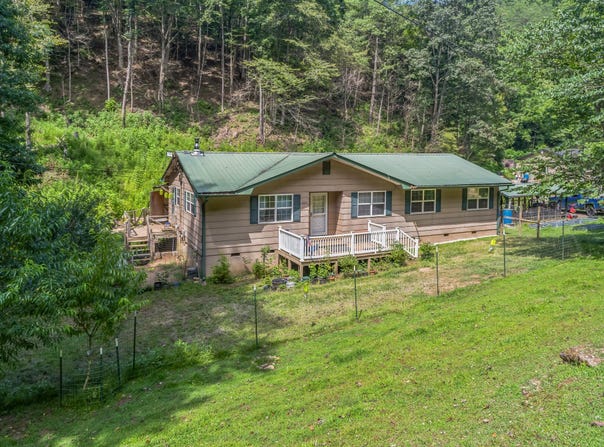 205 Little Leatherwood Road, Lost Creek, KY 41348