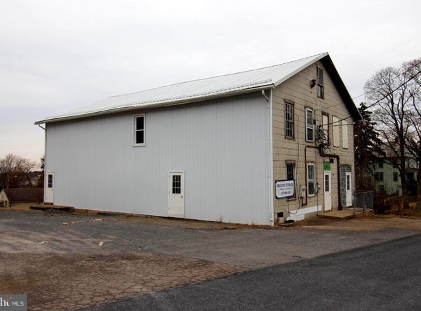 32 S BUTTONWOOD STREET, ELIZABETHVILLE, PA 17023
