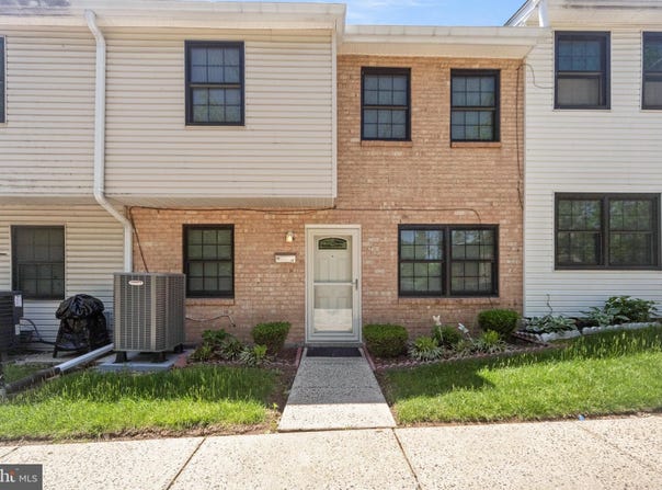 28 SAWMILL RUN, NORRISTOWN, PA 19401