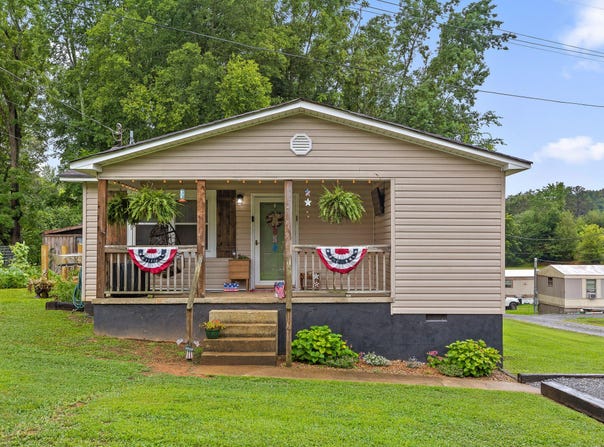 819 Mount Calvary Road, Whitwell, TN 37397