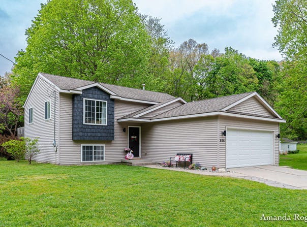 806 Grindle Drive SE, Lowell, MI 49331