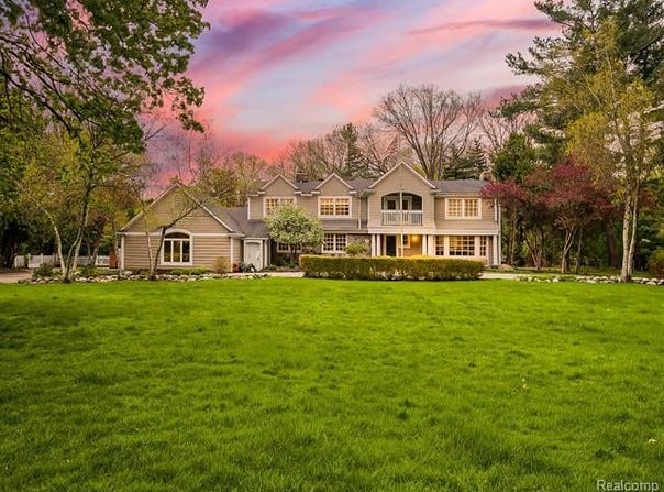 2085 Quarton Road, Bloomfield Hills, MI 48301