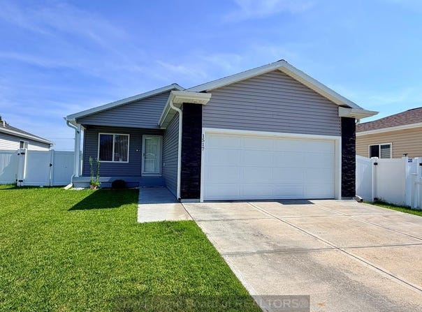 1517 E 5th St., Grand Island, NE 68801