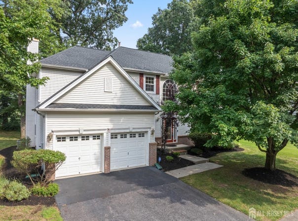 5 Narrows Way, Monroe, NJ 08831