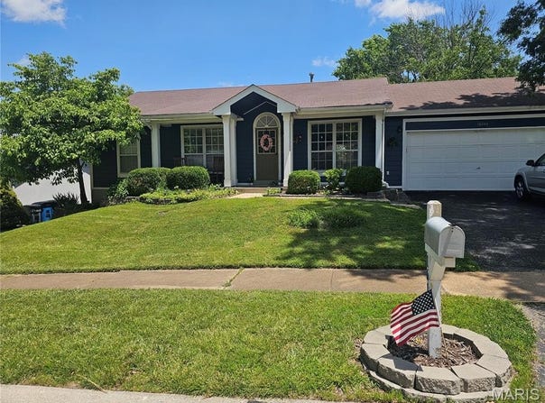 16144 Castlerea Boulevard, Ellisville, MO 63021