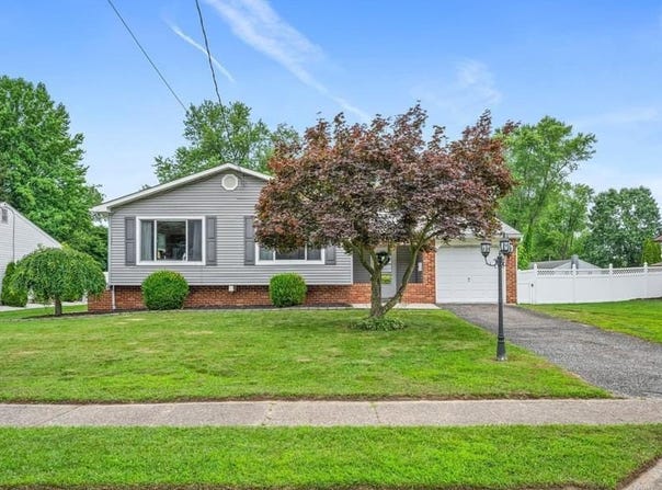 18 FORREST DRIVE, TURNERSVILLE, NJ 08012
