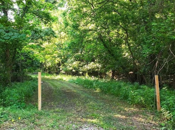 W SHERIDAN Road, Petersburg, IL 62675