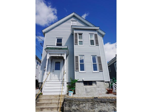 27 Shaw St, Lowell, MA 01851