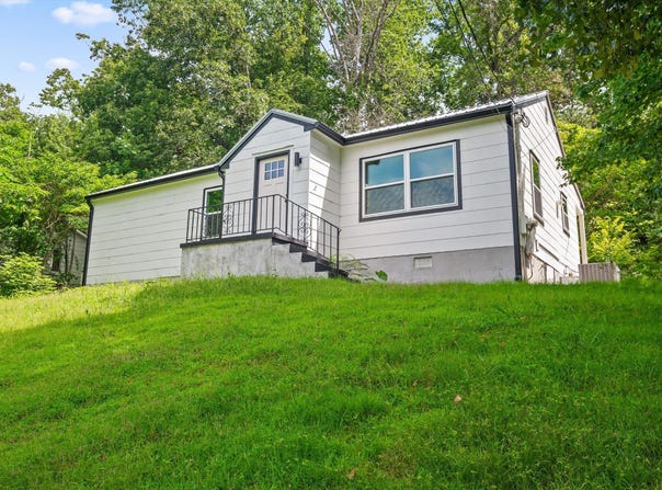 400 Hollywood Drive, Rossville, GA 30741