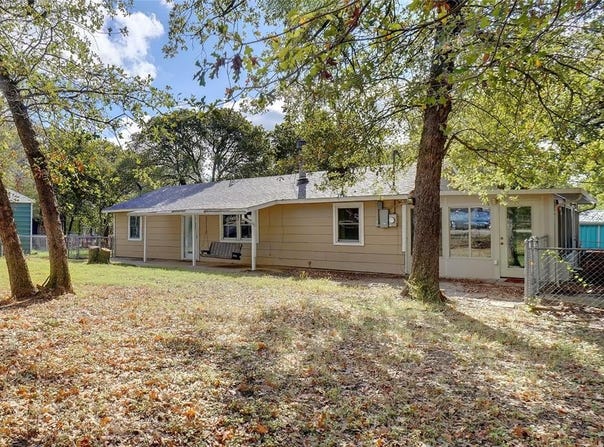 1060 Forest Oaks Street, Reno, TX 76020
