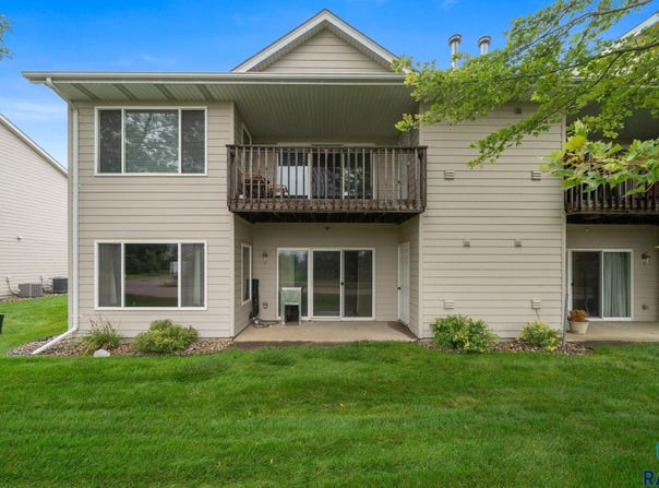 7111 56th St, Sioux Falls, SD 57106