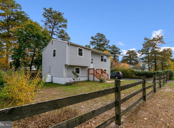305 WICHITA TRAIL, BROWNS MILLS, NJ 08015