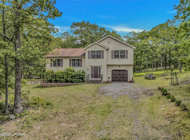 2106 Blueberry Court, Bushkill, PA 18324