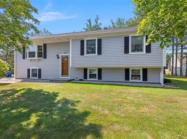 14 Davisville Lane, Narragansett, RI 02882