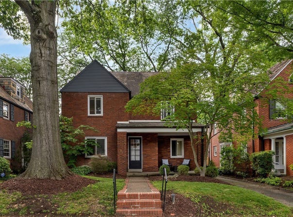 130 Yorkshire Dr, Point Breeze, PA 15208