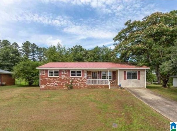 512 CAROLINE DRIVE, WEAVER, AL 36277