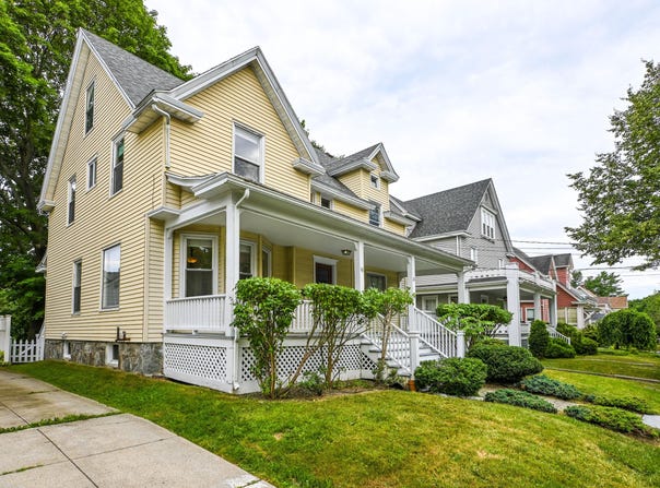18 Colonial Road, Portland, ME 04102