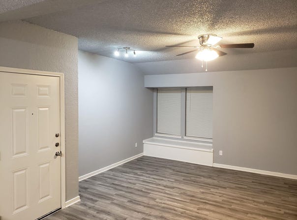 1221 W Hopkins ST, San Marcos, TX 78666