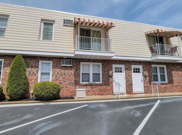 201 N Coolidge Ave, Margate, NJ 08402