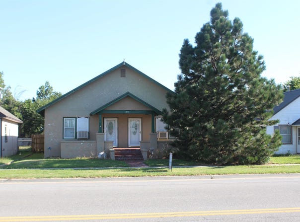 212 W Broadway, Vici, OK 73859